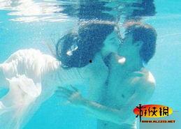 水下接吻的明星,揭秘明星水下接吻的甜蜜瞬间