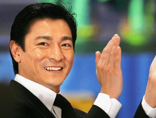 明星摆架子刘德华,巨星风采下的低调与摆架子之谜